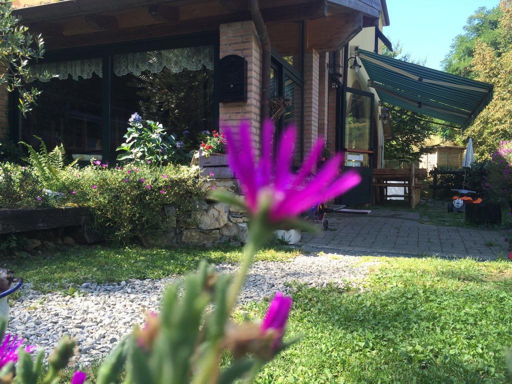 Agriturismo La Taverna Del Nonno Borzonasca Exterior photo