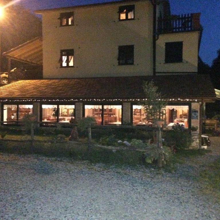 Agriturismo La Taverna Del Nonno Borzonasca Exterior photo