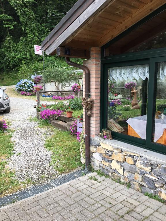 Agriturismo La Taverna Del Nonno Borzonasca Exterior photo